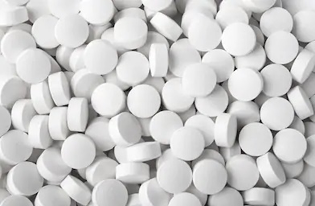 Large batch of round pharmaceutical tablets